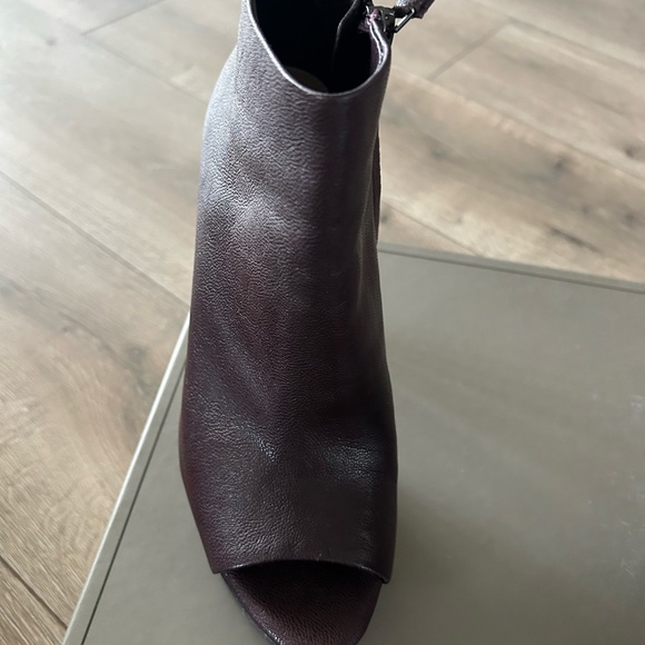 🔥PRICE⬇️ BCBGMAXAZRIA • Leather Platform Bootie • Purple • size 7M - Picture 6 of 9